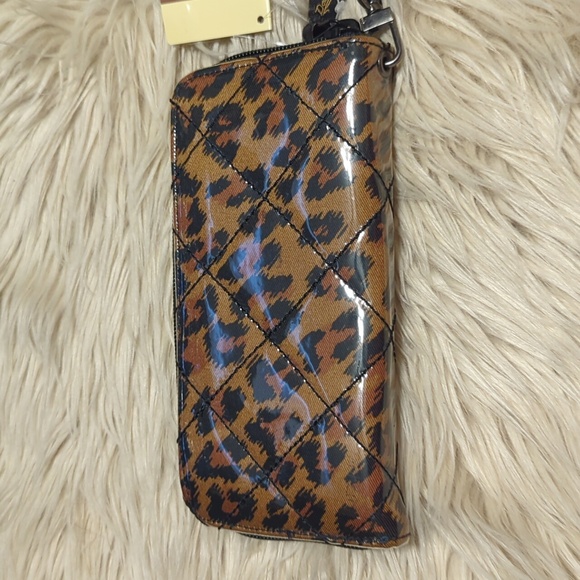 Donna Sharp Leopard Print Tote and Wallet Set - Picture 15 of 16